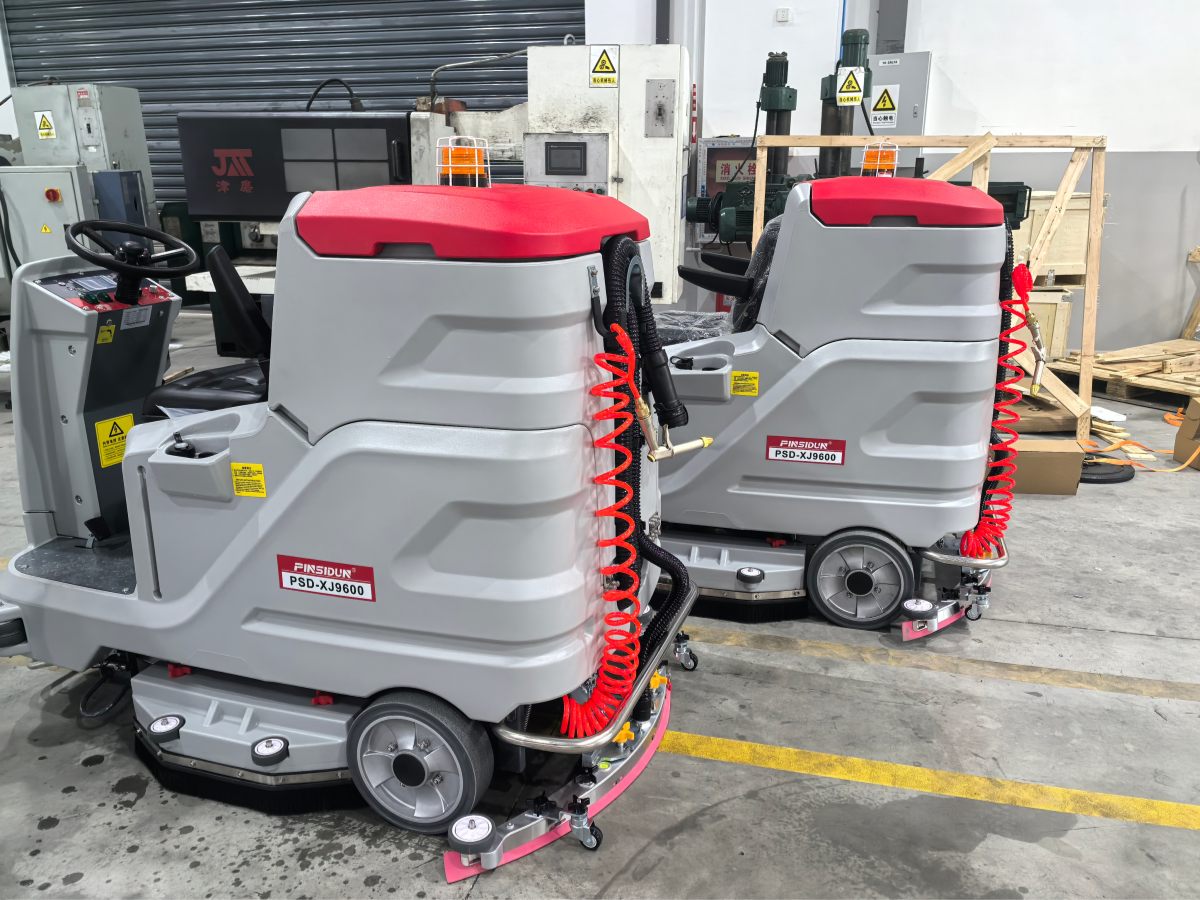 Commercial ride-on floor washing and drying machine