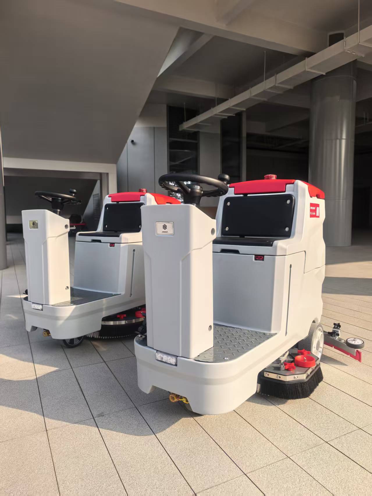 Как выбрать поломоечную машину с сиденьем для оператора?